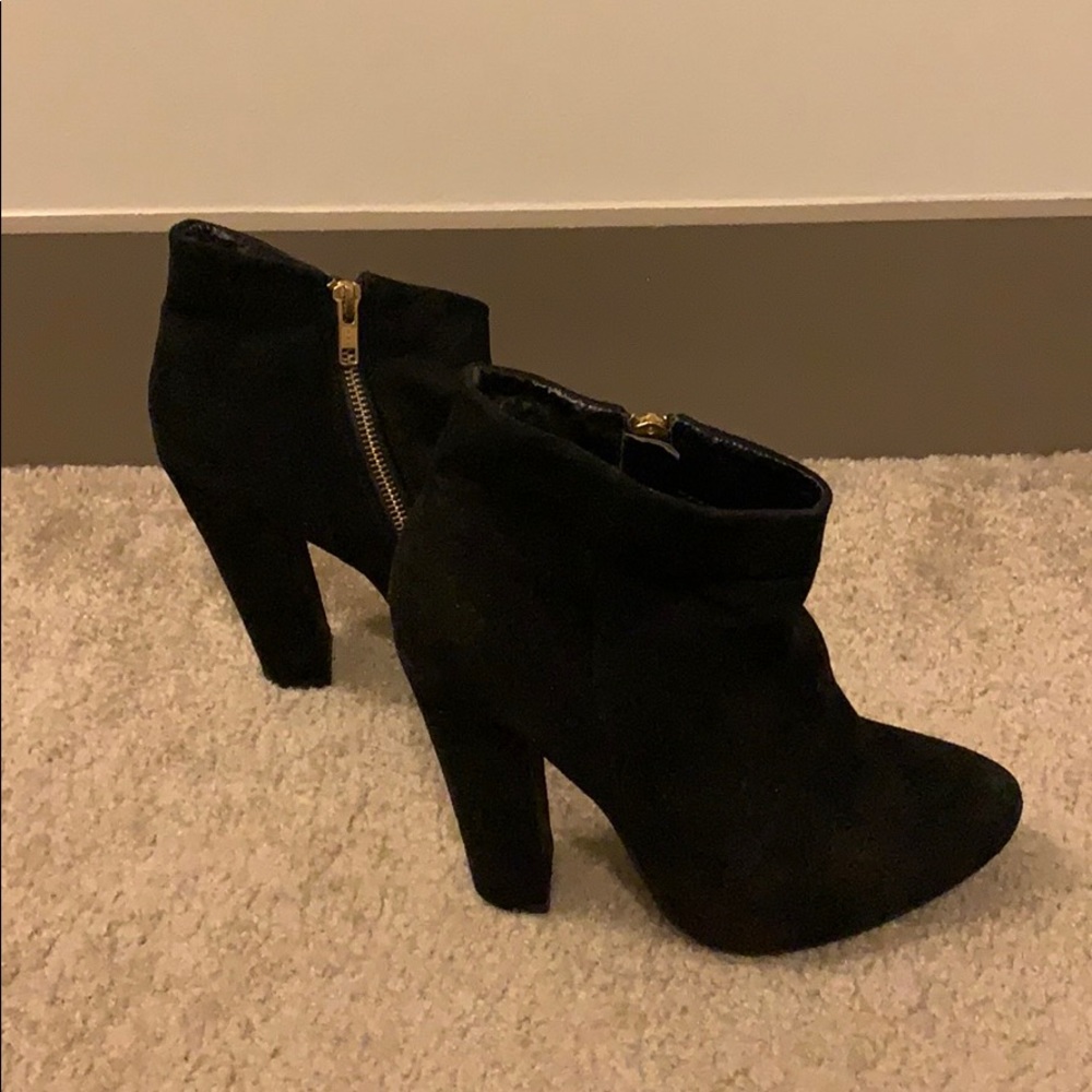 Black boots with gold zipper